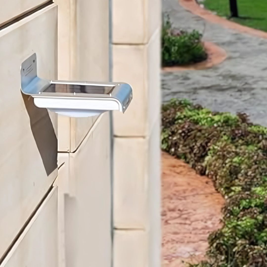 LumaPlate – Solar-LED-Wandleuchte aus Aluminium für moderne Außenbereiche