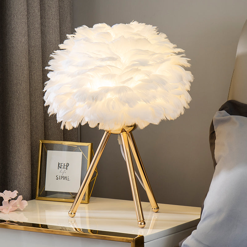 Feathra – Sphärische Feder-Tischleuchte mit LED für Elegante Raumbeleuchtung