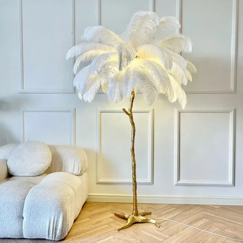 Feathra – Luxuriöse Stehlampe mit Straußenfedern für Wohn- oder Schlafzimmer