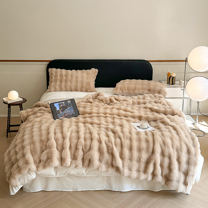 Velmorn - Plüschgestreifte Kuscheldecke für Couch und Bett