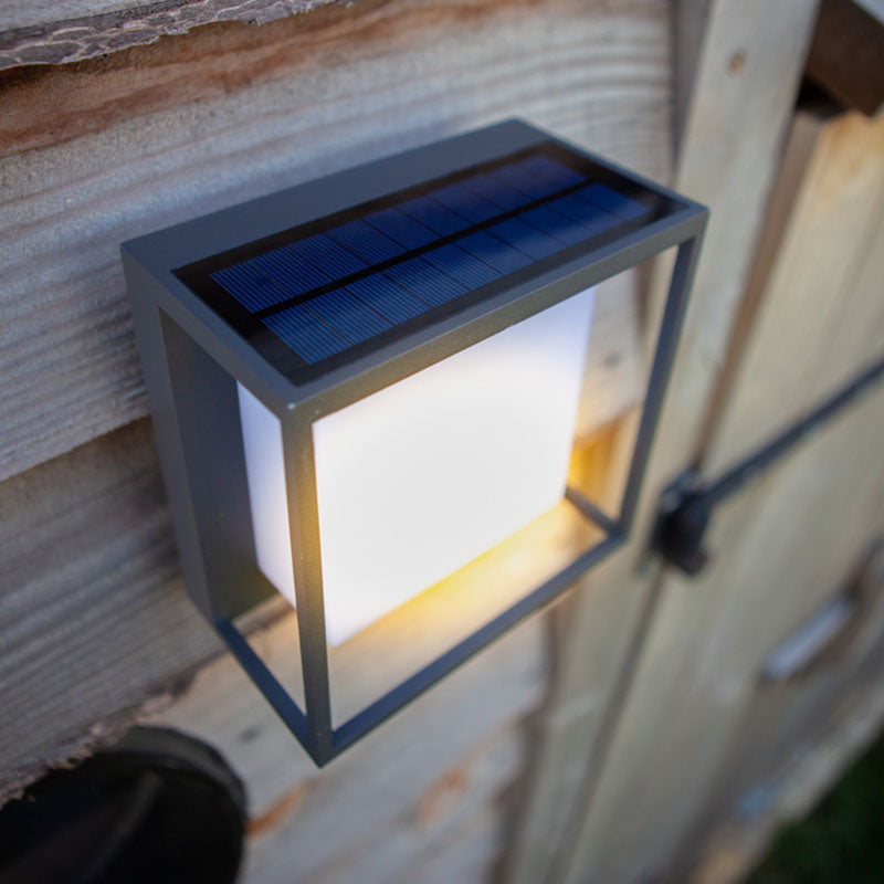 LightCage – Solar Wandleuchte mit Bewegungssensor