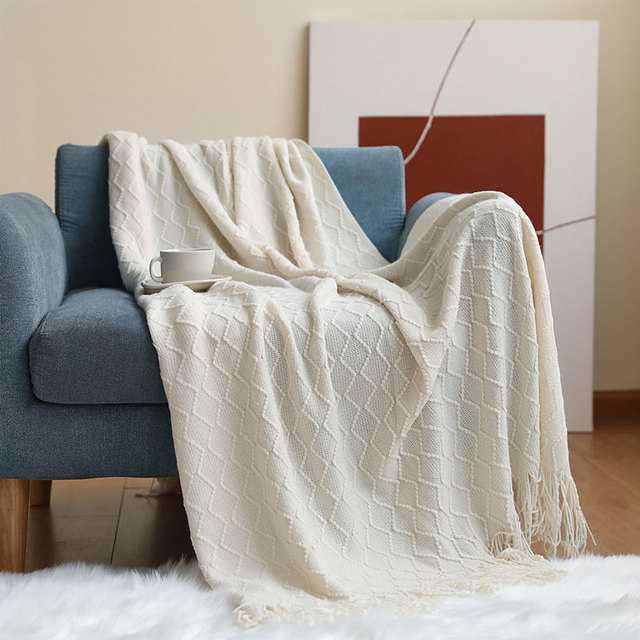 Brelia - Nordische Strickdecke