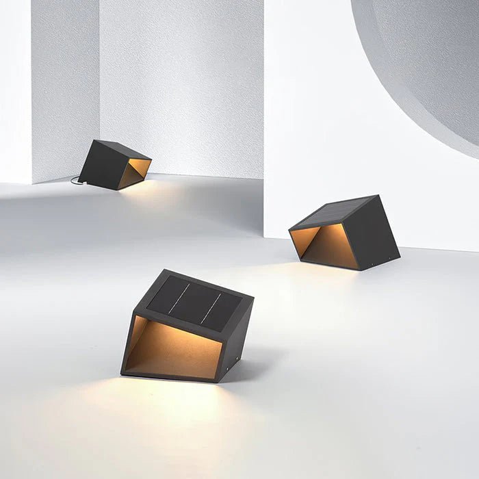 SoliCube – Kompakte Solar-Gartenleuchte mit LED für Wege & Beete