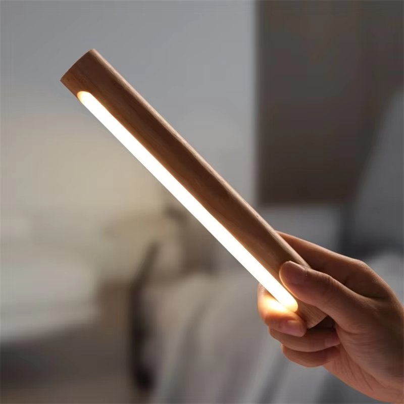 Lustre - Wiederaufladbare Wandleuchte aus Holz