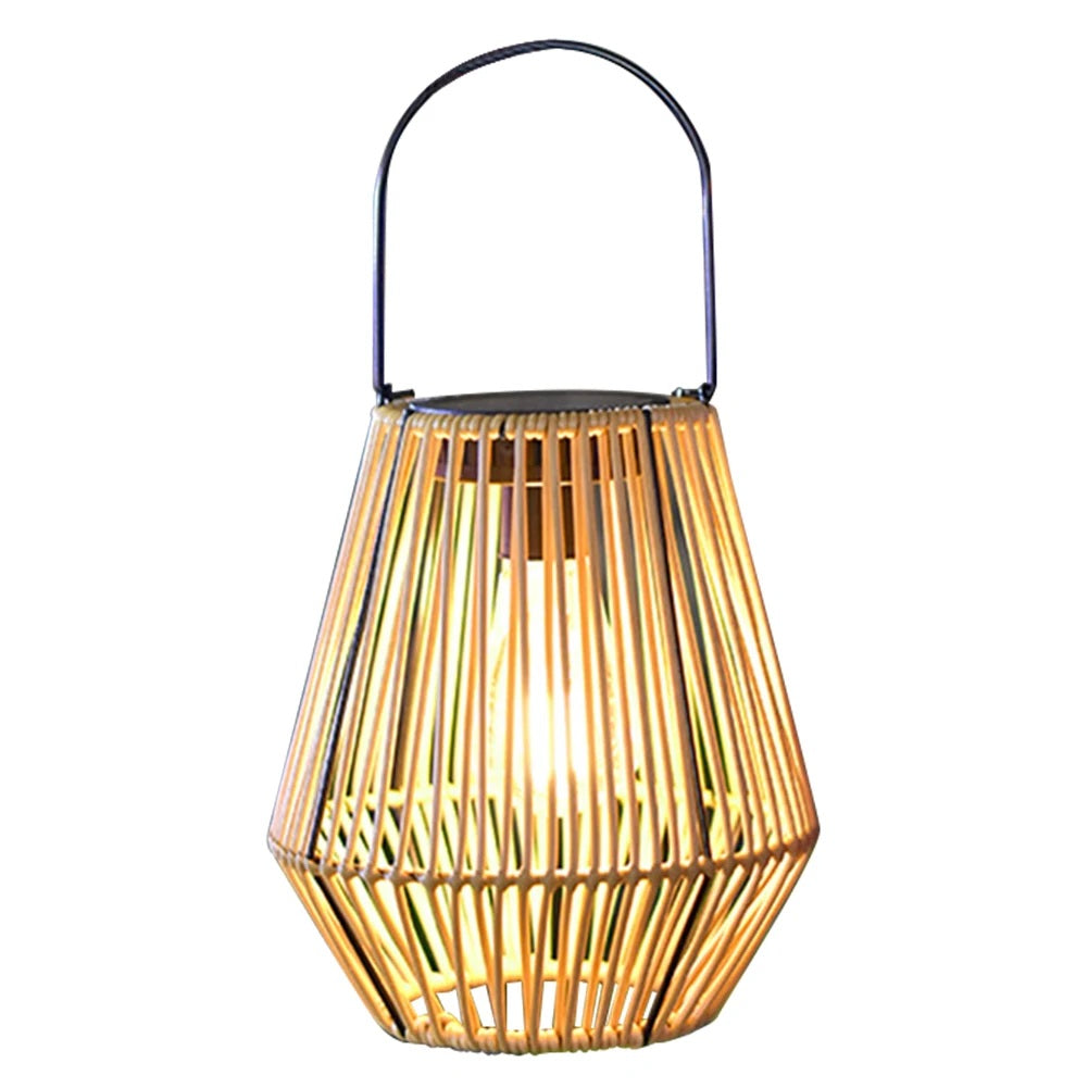 SolWeave – Solarlaterne aus Rattan mit warmweißem LED-Licht für außen