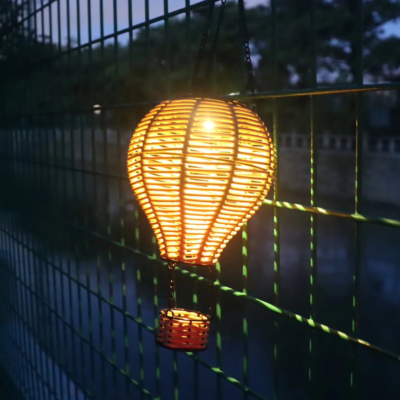 LumiFloat – Schwimmende Solar-Gartenlaterne mit LED für Teich & Terrasse