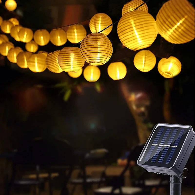 GlowLoom – Solarbetriebene Laternen-Lichterkette für Garten & Feste