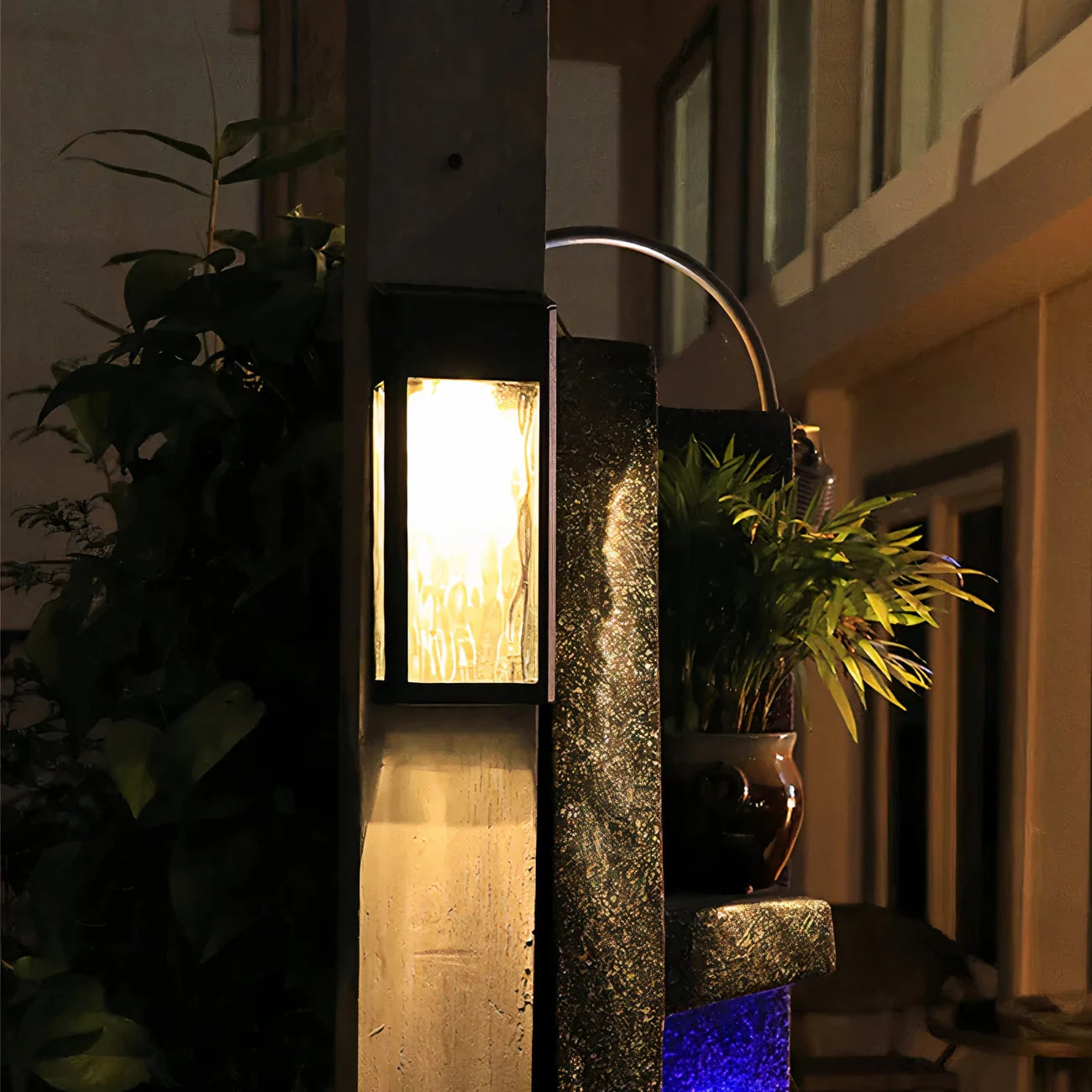 FloraGlow - Dekorative Solar-Wandleuchte