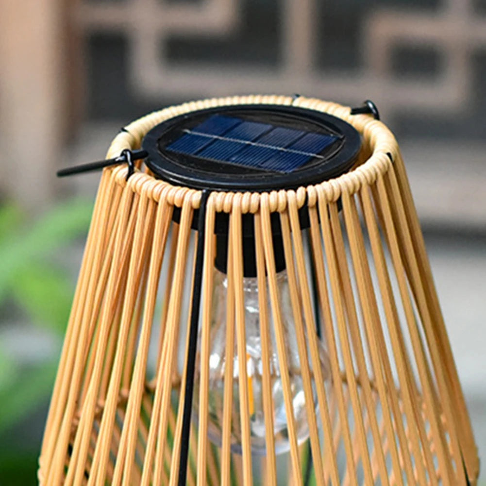 SolWeave – Solarlaterne aus Rattan mit warmweißem LED-Licht für außen