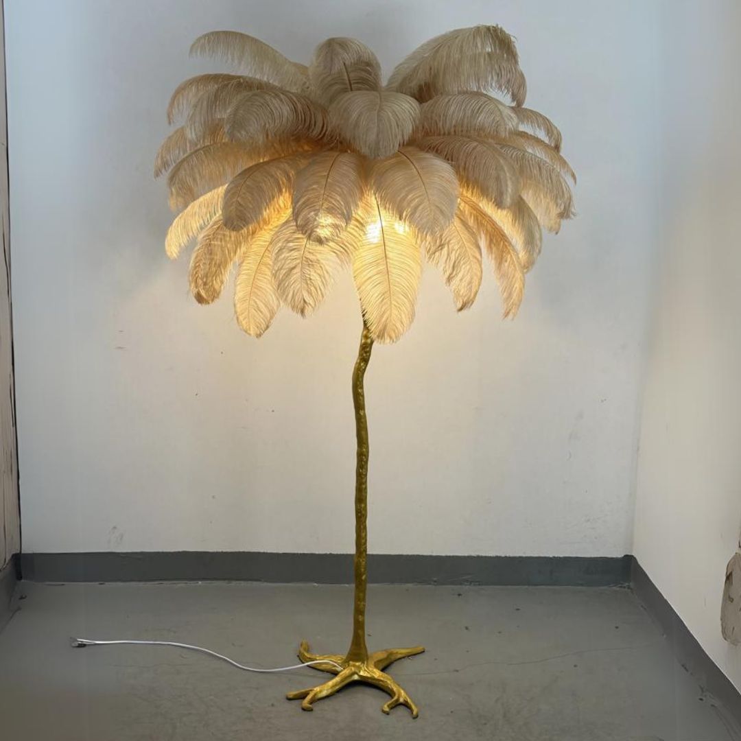 Feathra – Luxuriöse Stehlampe mit Straußenfedern für Wohn- oder Schlafzimmer