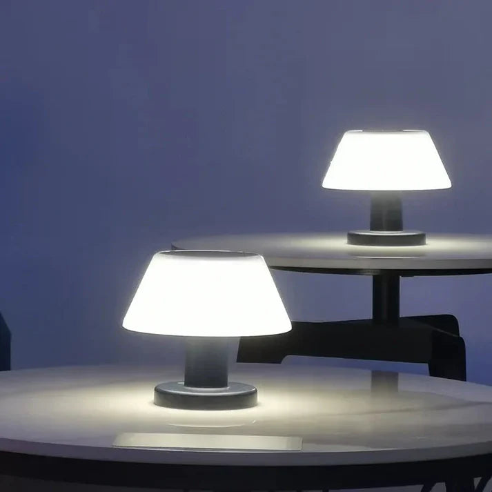 Aurelo – Minimalistische Solar-LED-Tischleuchte für Garten & Balkon