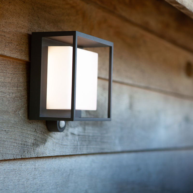 LightCage – Solar Wandleuchte mit Bewegungssensor