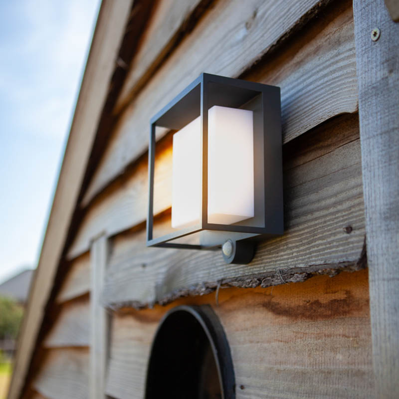 LightCage – Solar Wandleuchte mit Bewegungssensor
