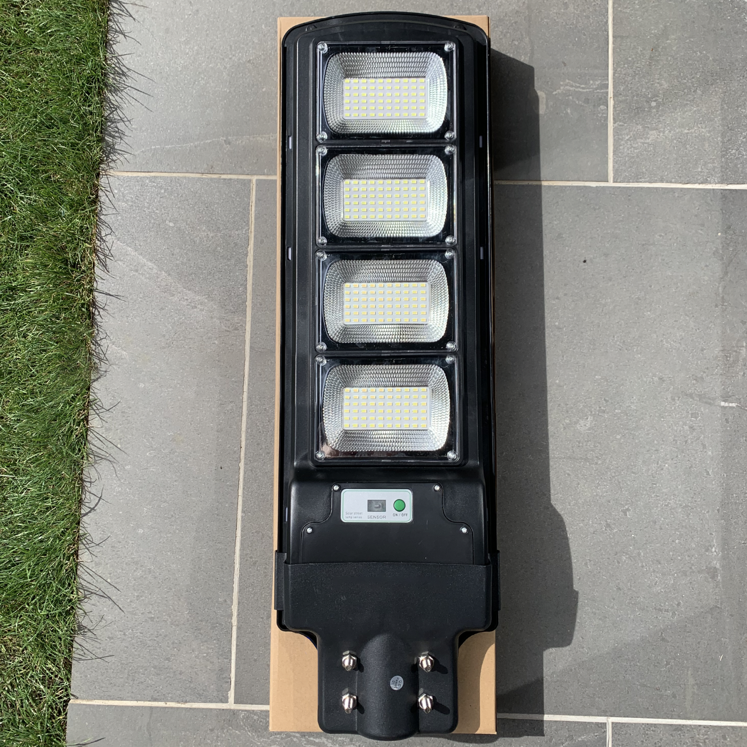 IlluminateSolarMega- 450W/6500 Lumen Solar-Straßenleuchte