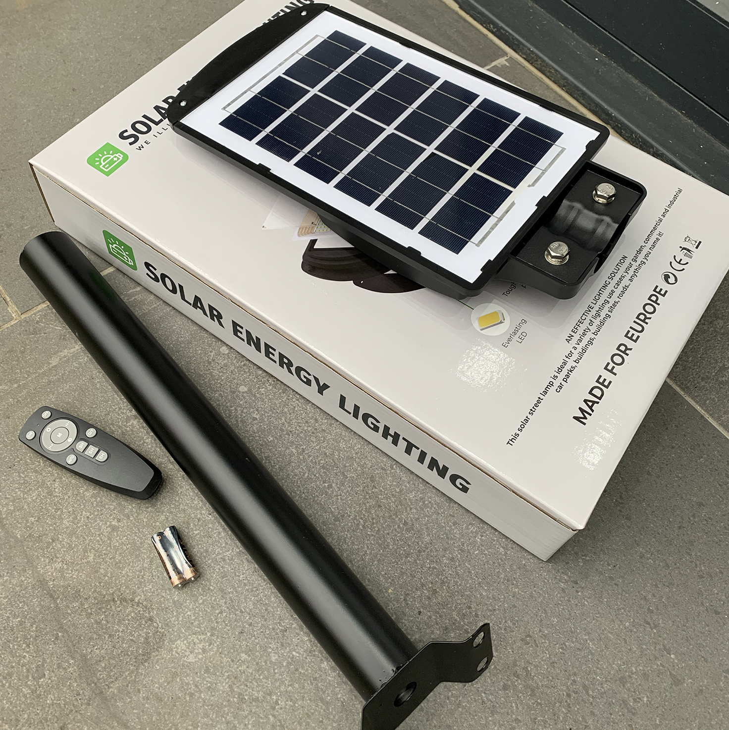 IlluminateSolarMega™- 225W Solar-Straßenleuchte mit hoher Helligkeit 5500 Lumen