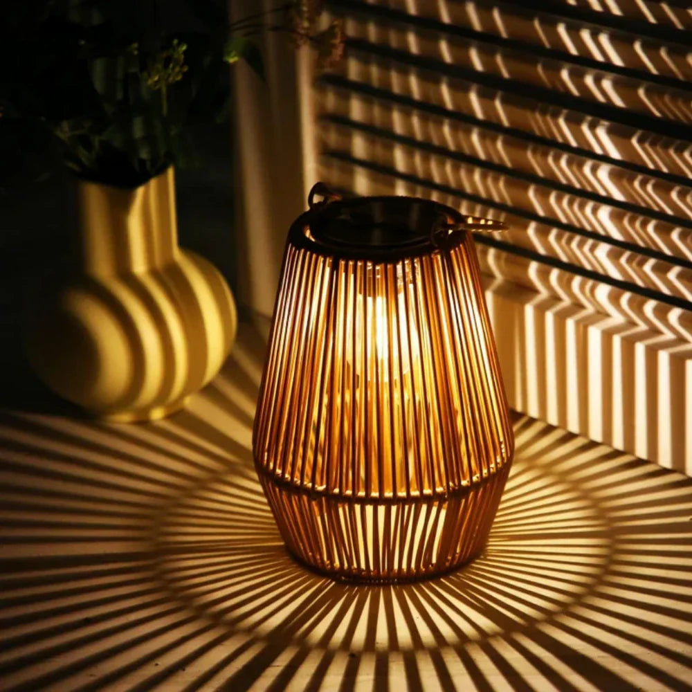 RotaLuma™ – Handgeflochtene Solarlampe für den Garten