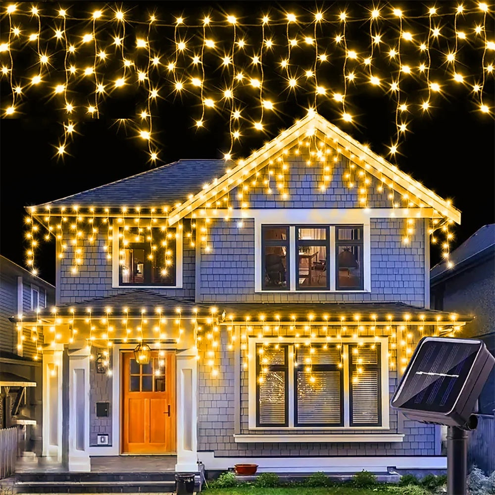 LumiCascade – Solarbetriebener LED-Lichtervorhang mit 96 warmweißen Lichternv