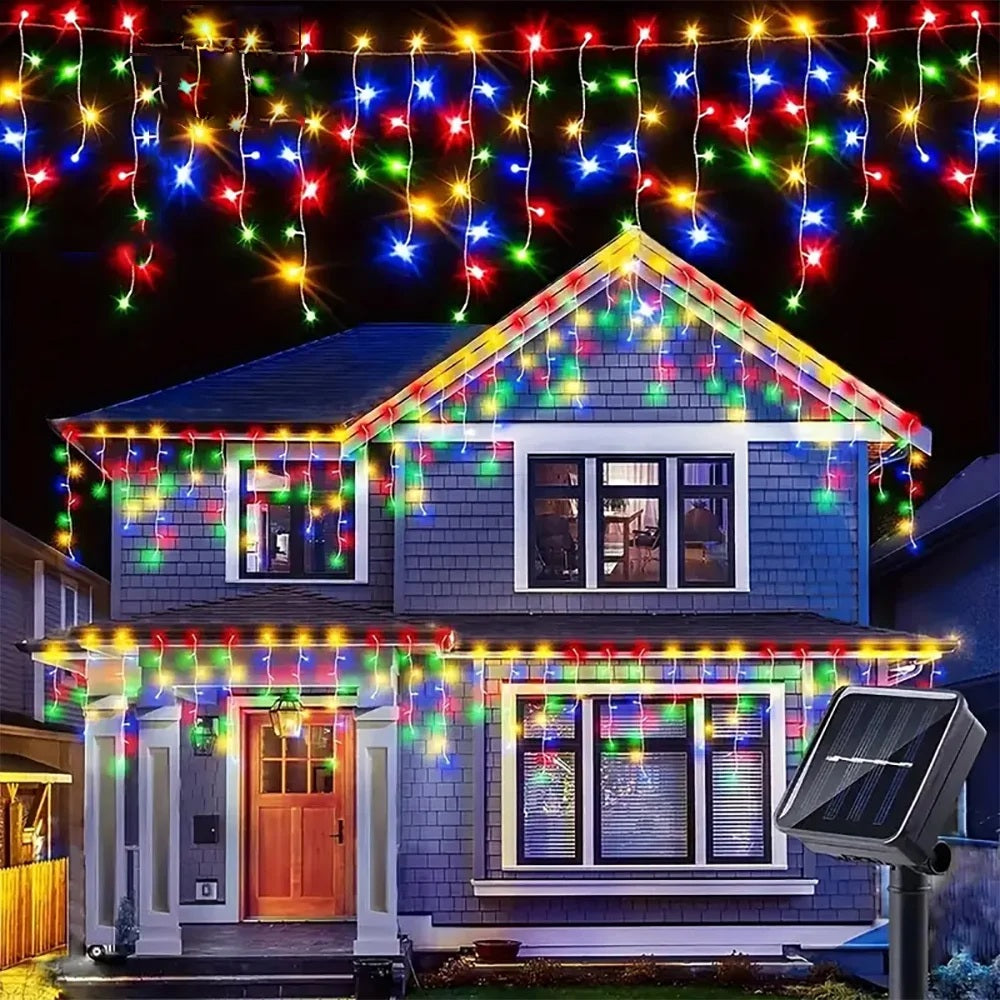 LumiCascade – Solarbetriebener LED-Lichtervorhang mit 96 warmweißen Lichternv