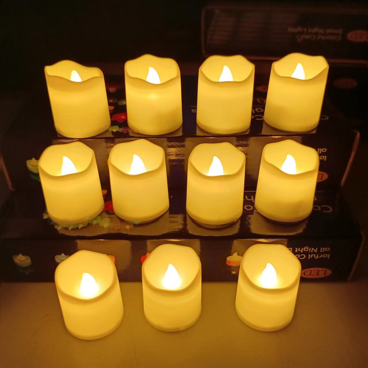 Set mit 6 kurzen, flammenlosen, flackernden LED-Kerzen aus Wachs